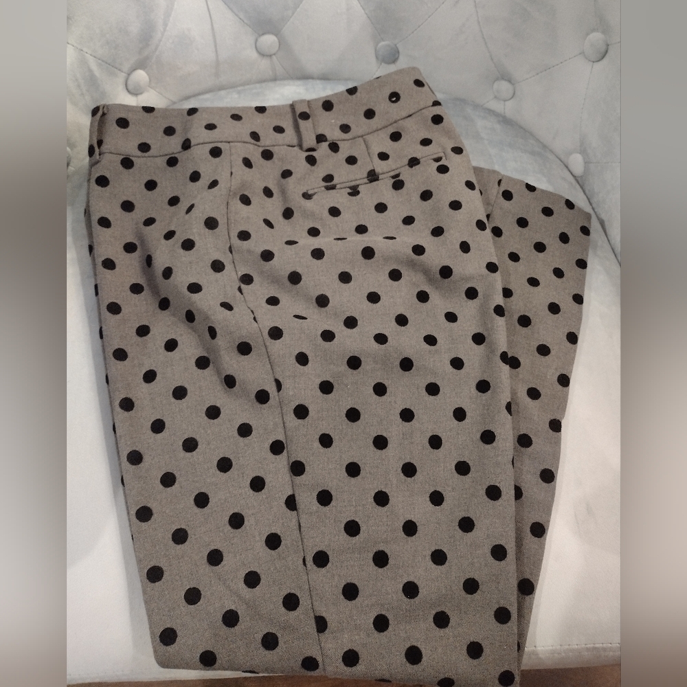 Ann Taylor size 6 cropped pant gray with black polka dots